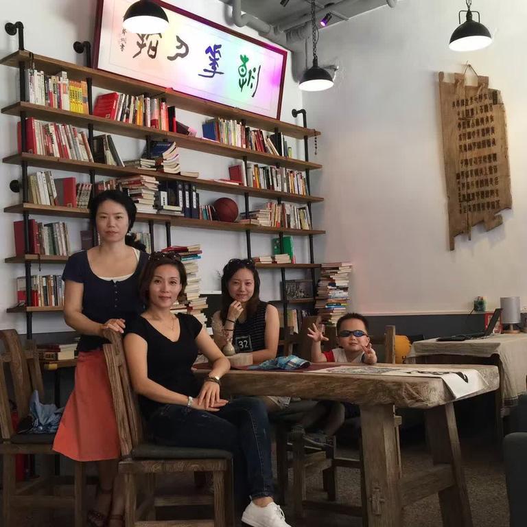 גואנגג'ואו Zhaohuaxishi Youth Hostel מראה חיצוני תמונה