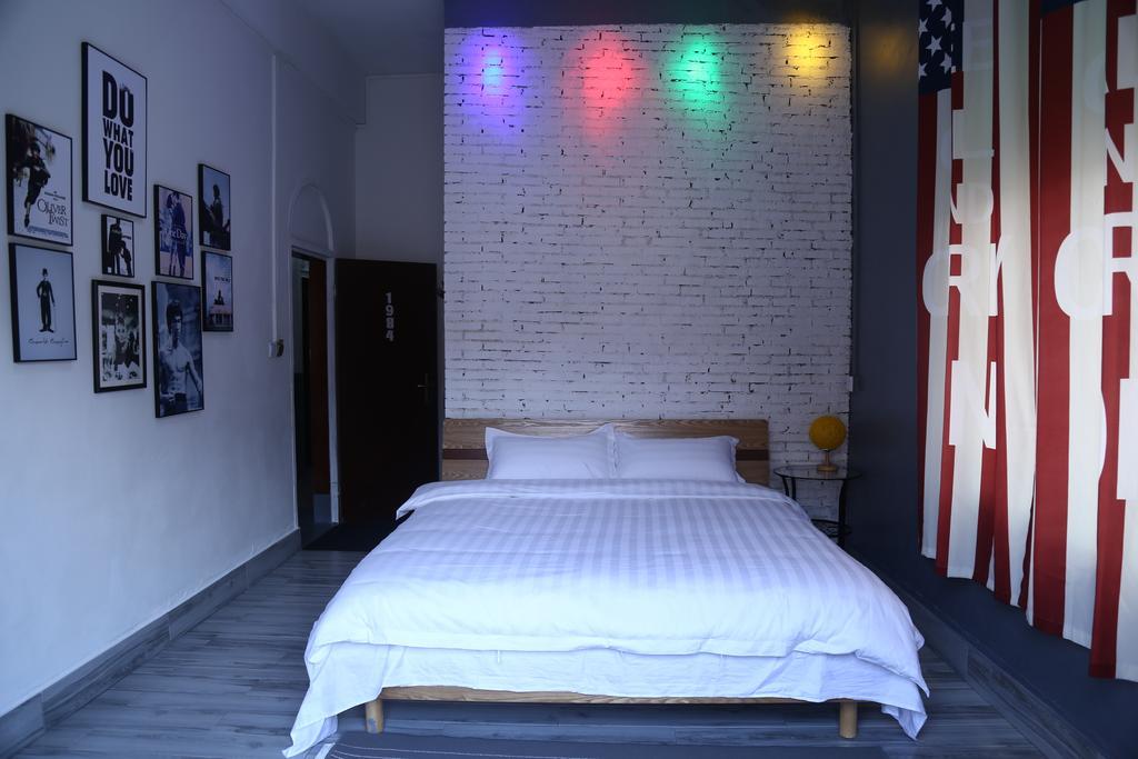 גואנגג'ואו Zhaohuaxishi Youth Hostel מראה חיצוני תמונה